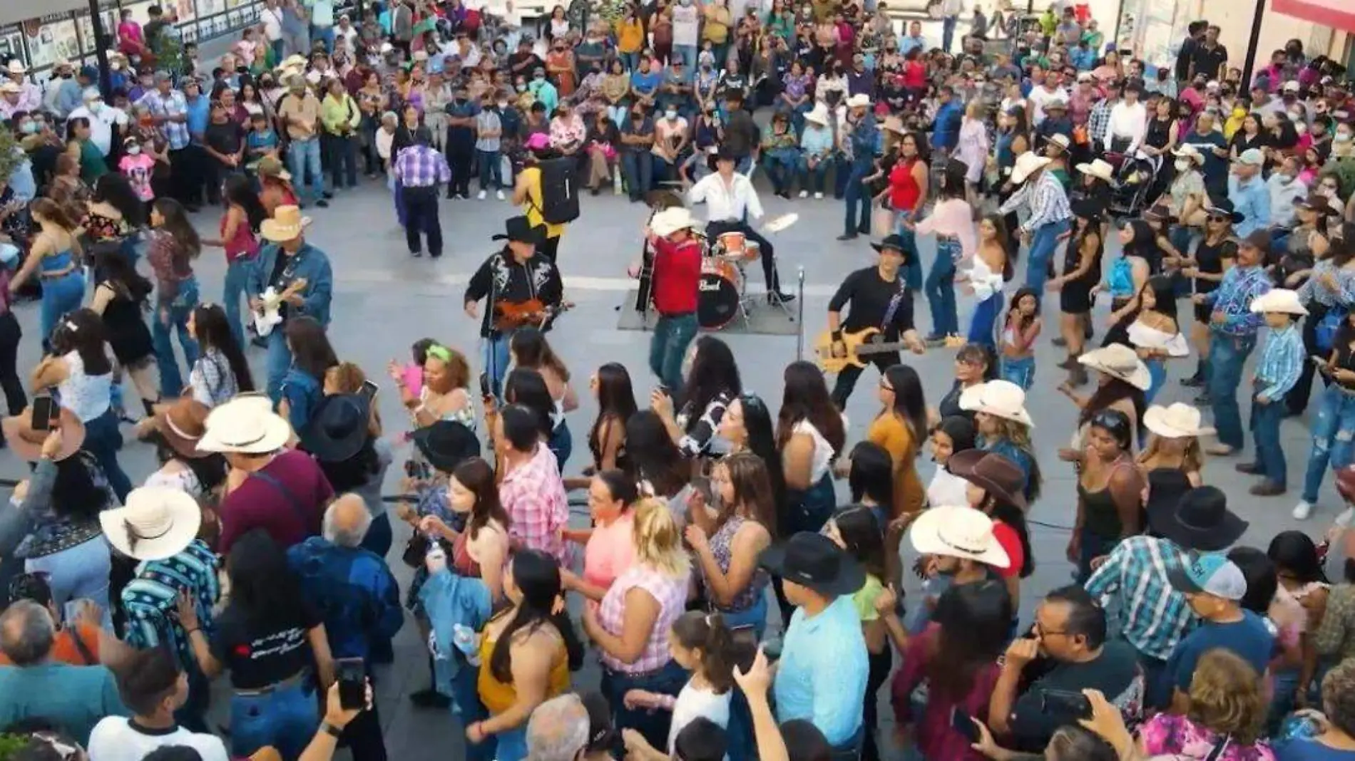 bailarines en el centro